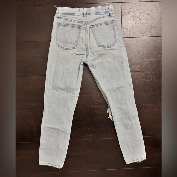 Abercrombie & Fitch High Rise Distressed Mom Jean in Light Wash Size 25 - Picture 6 of 13